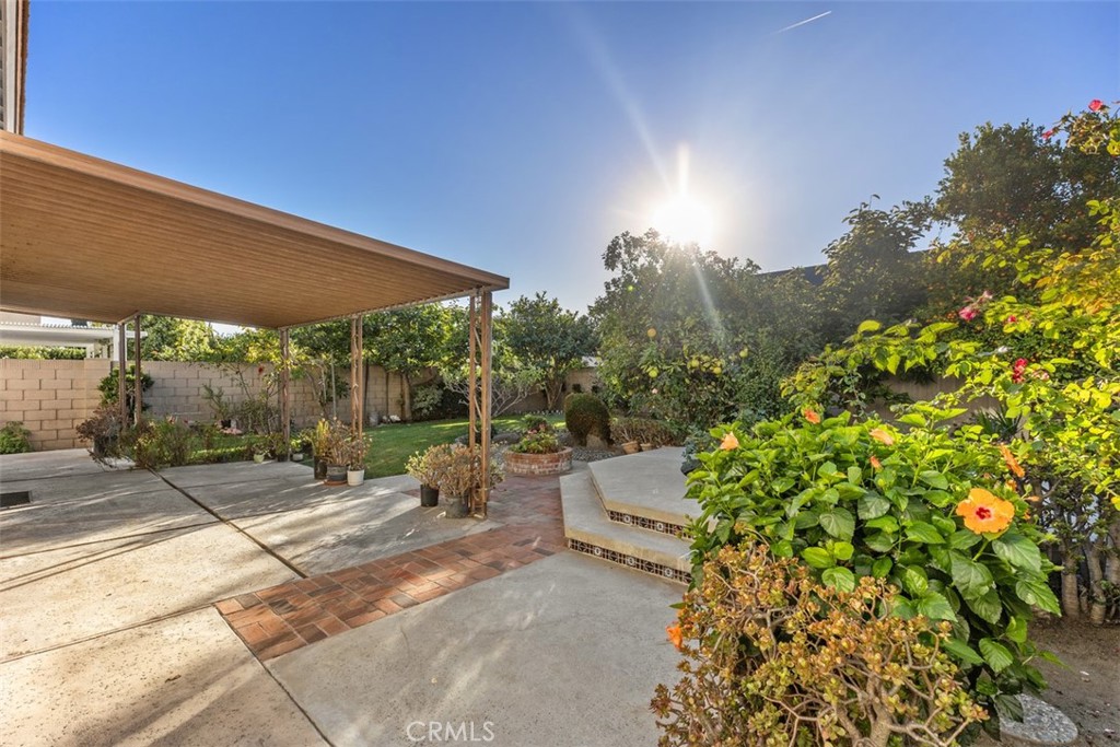 15321 Dogwood Street