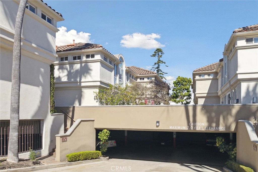 2101 E 15th Street 7