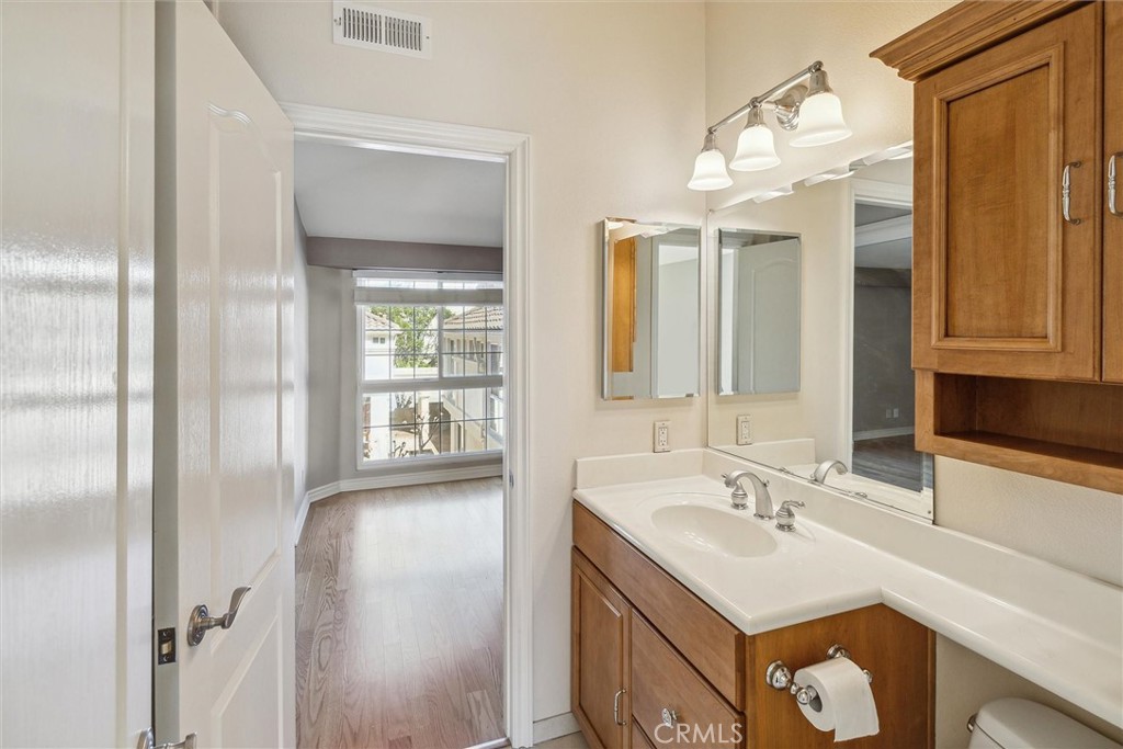 2101 E 15th Street 7