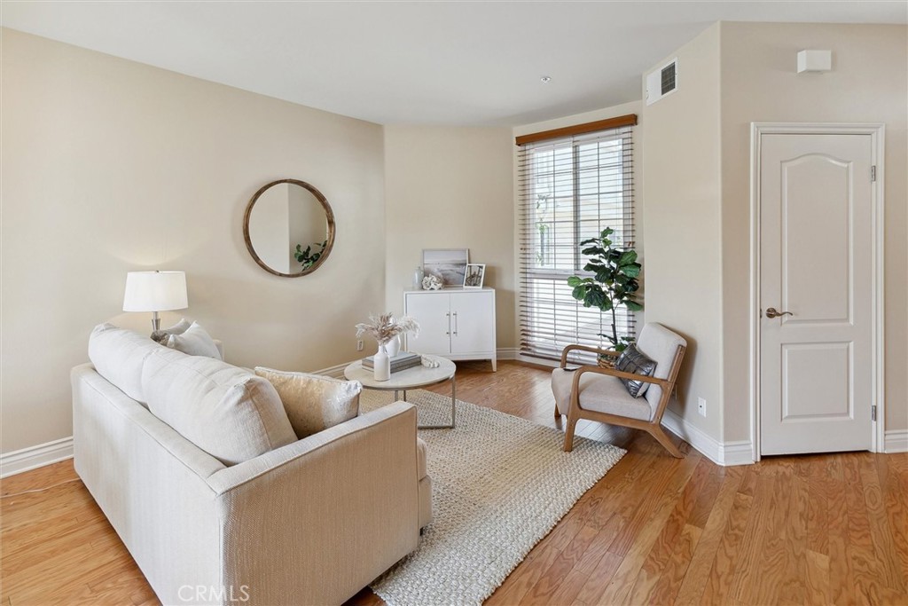 2101 E 15th Street 7