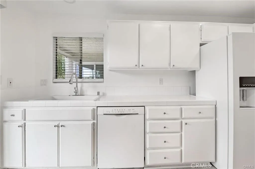 44 Corniche Drive # A