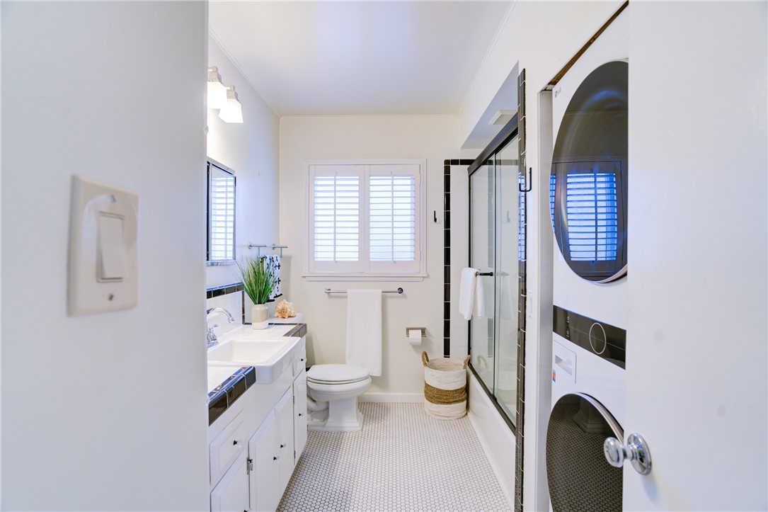 3901 E Livingston Drive 301