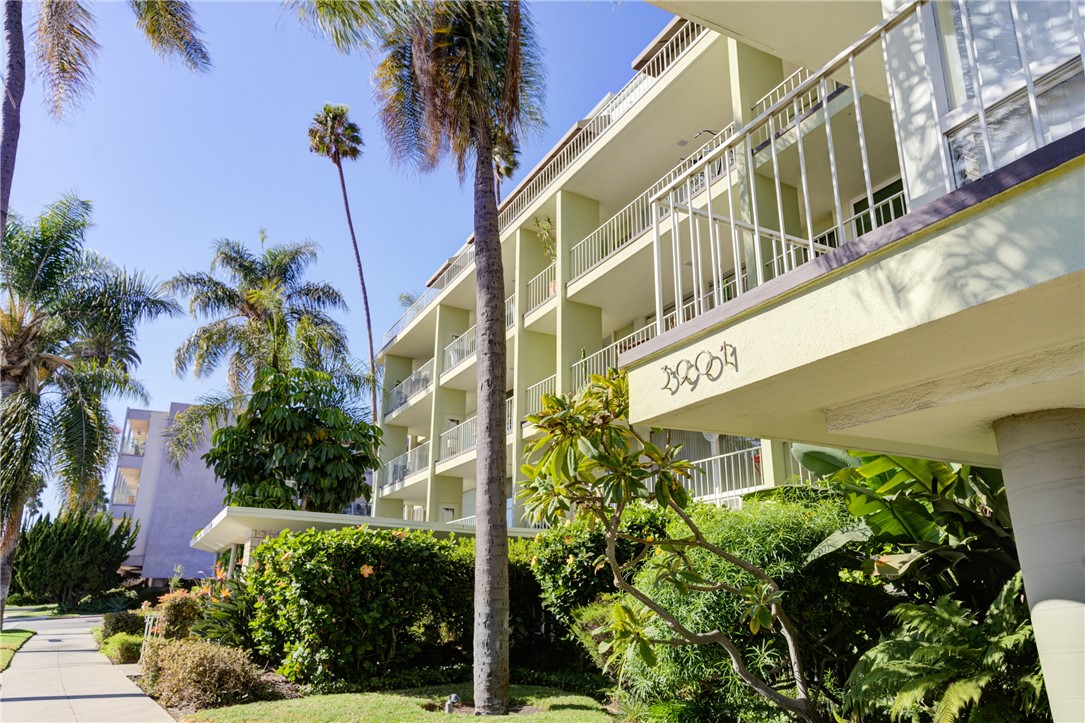 3901 E Livingston Drive 301