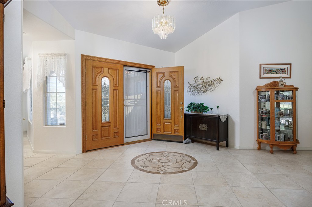 2827 Peach Tree Street