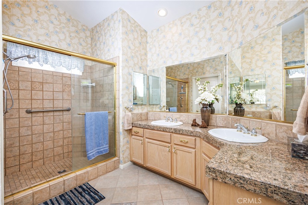 2827 Peach Tree Street