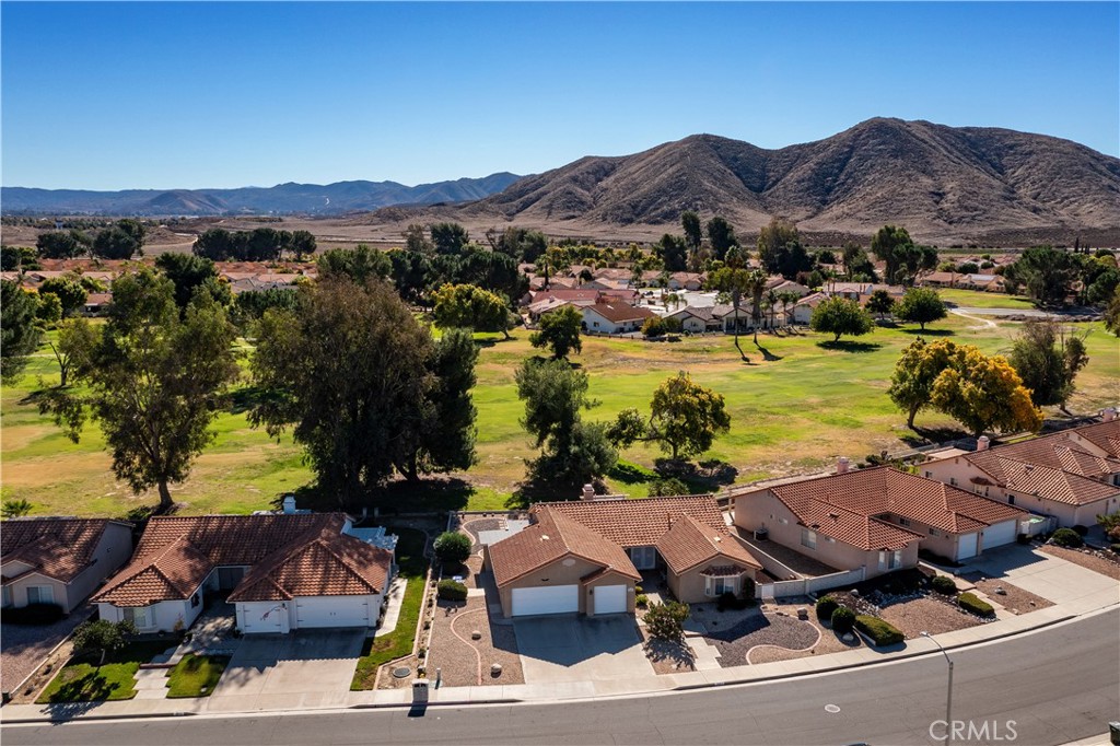 2827 Peach Tree Street