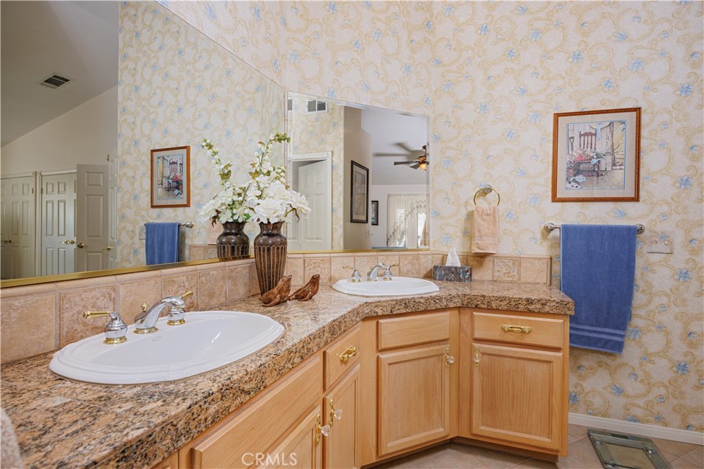 2827 Peach Tree Street