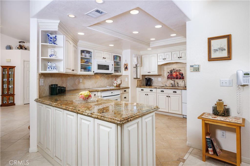 2827 Peach Tree Street