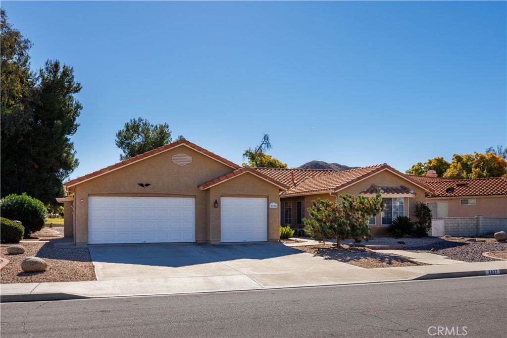 2827 Peach Tree Street