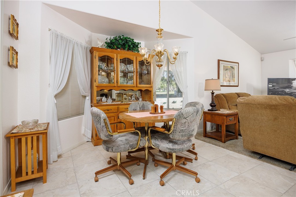 2827 Peach Tree Street