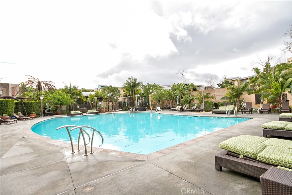 4407 Rivington