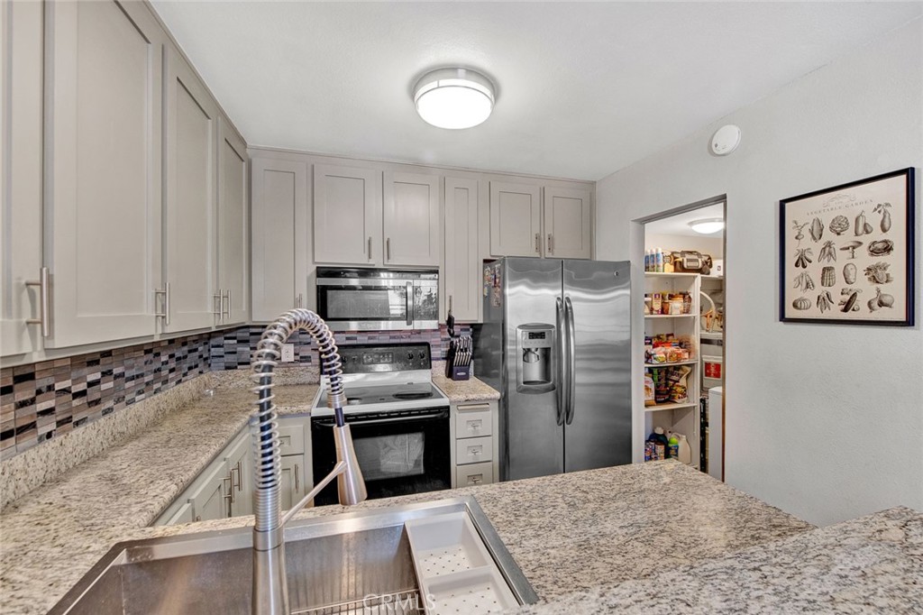 2900 Madison Ave B28