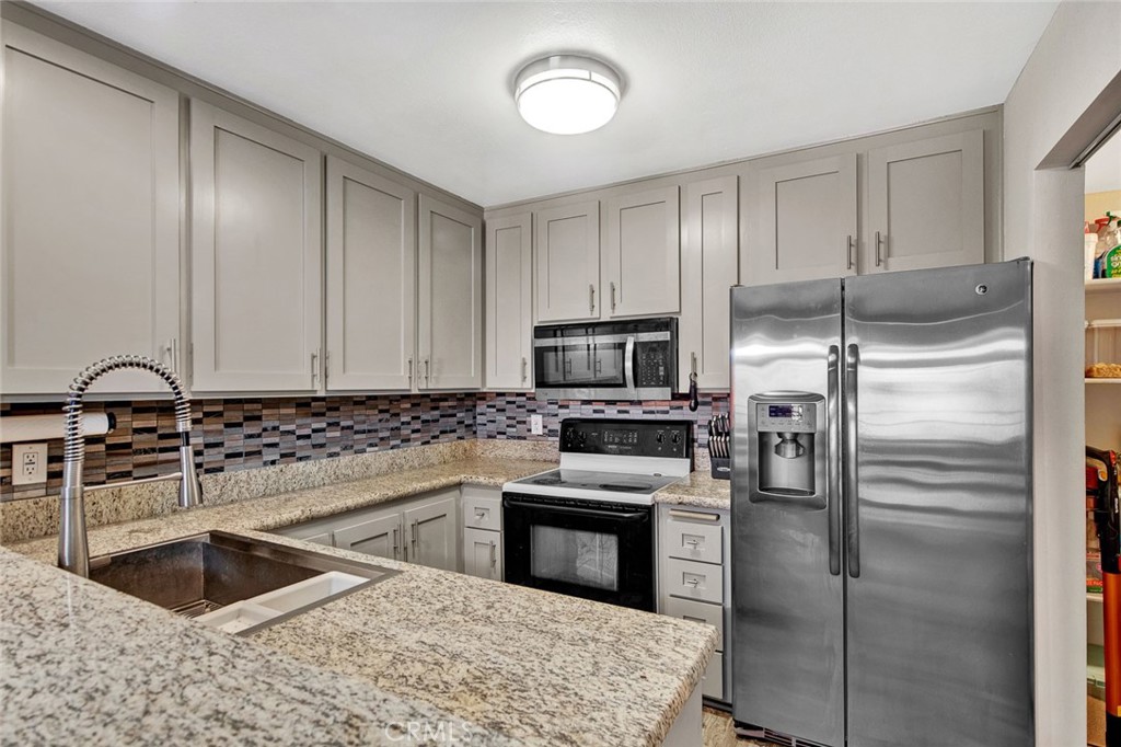 2900 Madison Ave B28