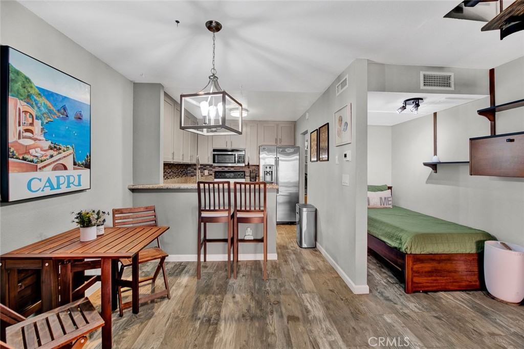 2900 Madison Ave B28