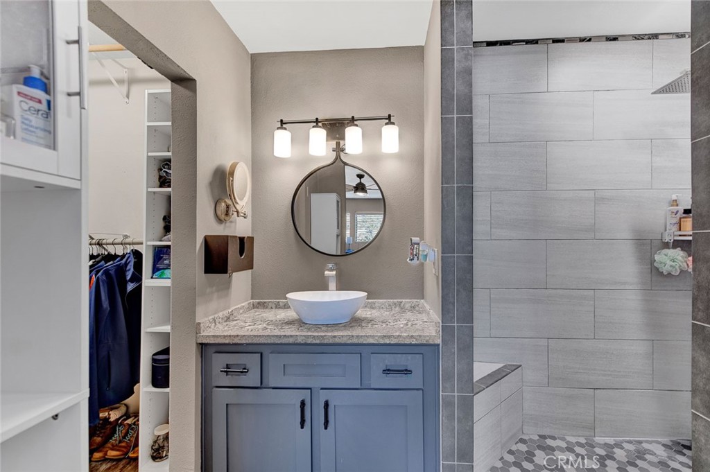 2900 Madison Ave B28