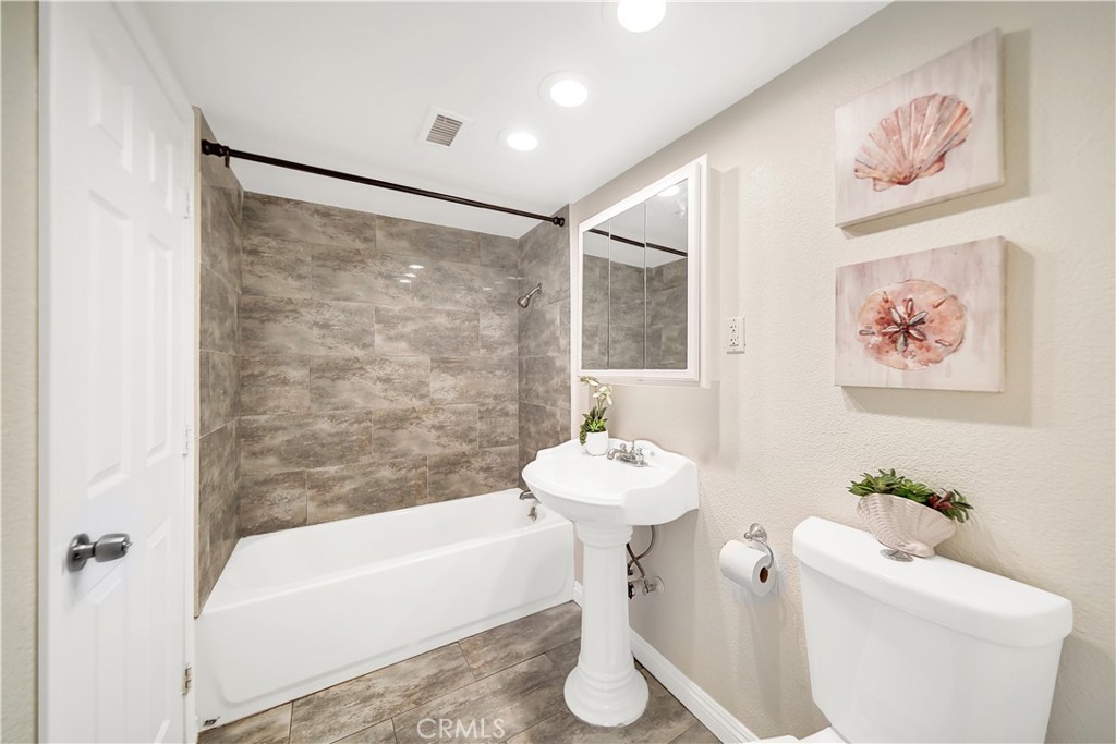 4491 Robinwood Cir