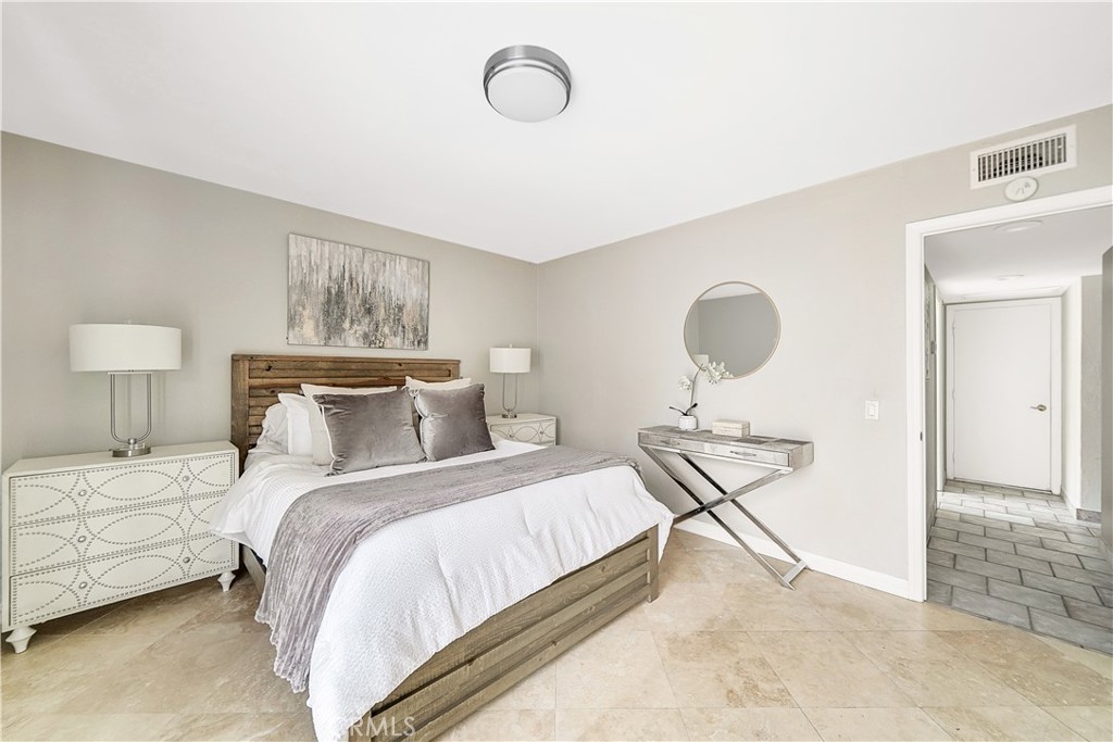 4491 Robinwood Cir