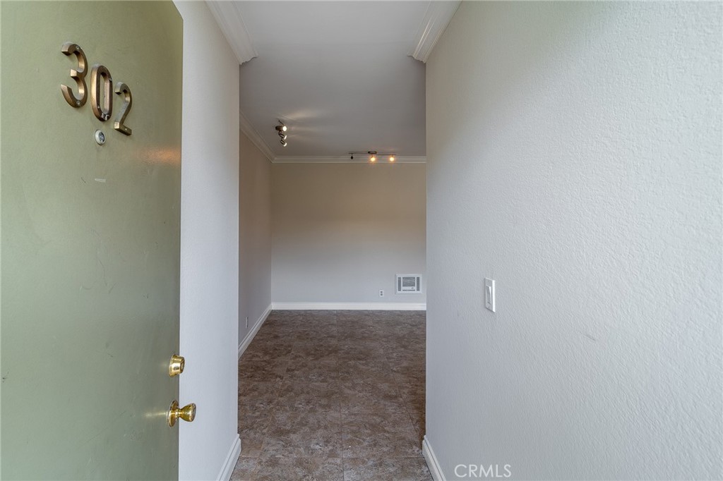 408 E Civic Center Drive 302