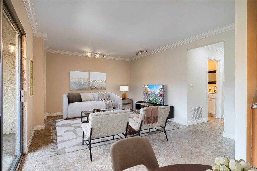 408 E Civic Center Drive 302