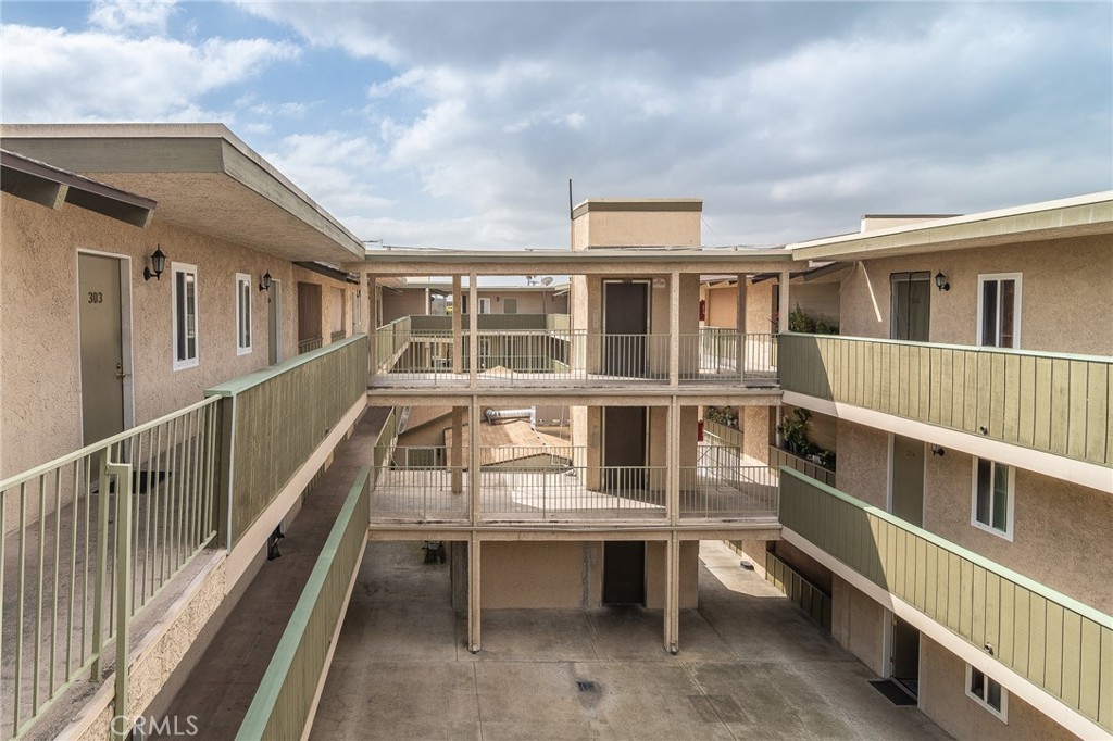 408 E Civic Center Drive 302