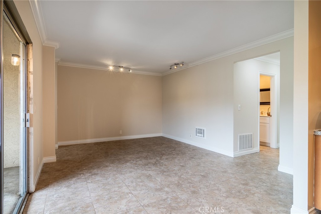 408 E Civic Center Drive 302