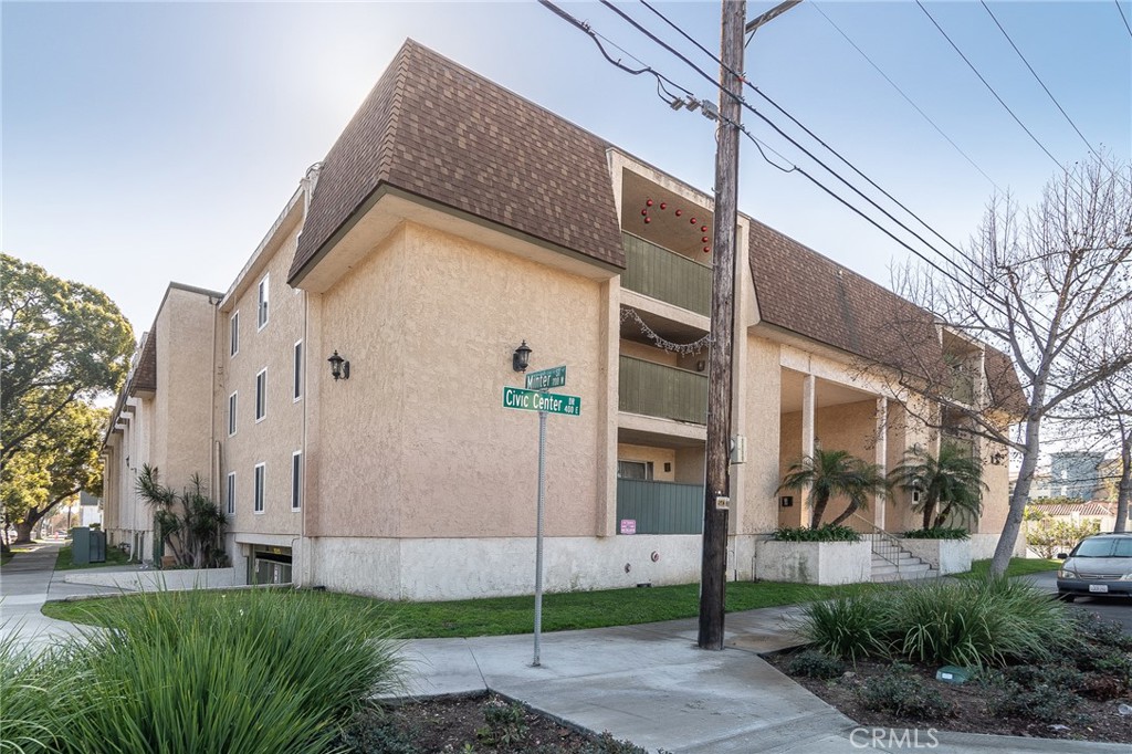 408 E Civic Center Drive 302