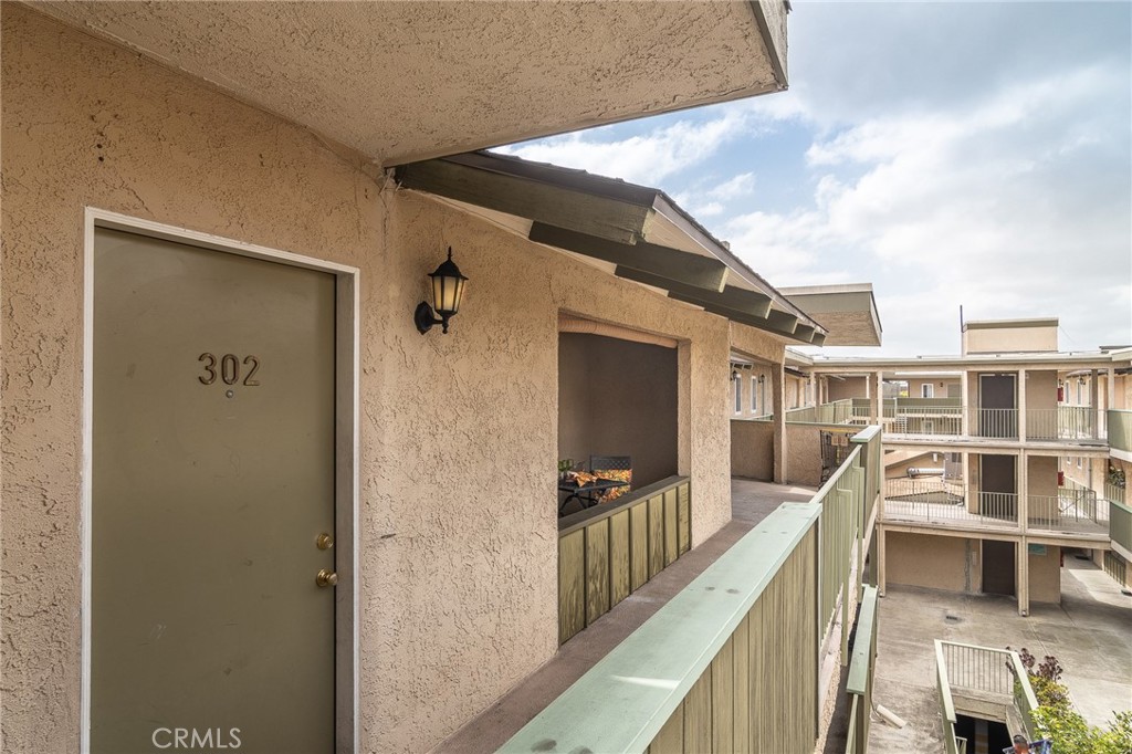 408 E Civic Center Drive 302