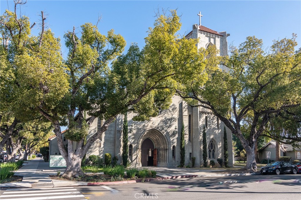 408 E Civic Center Drive 302