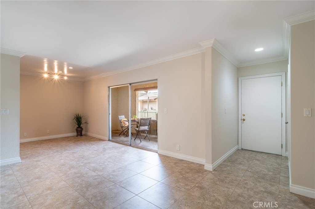 408 E Civic Center Drive 302