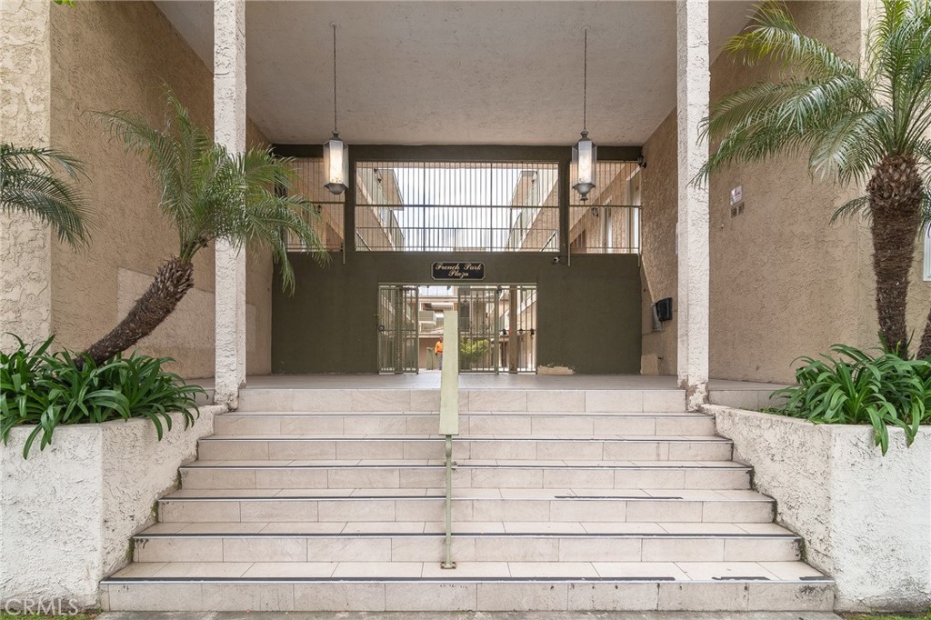 408 E Civic Center Drive 302