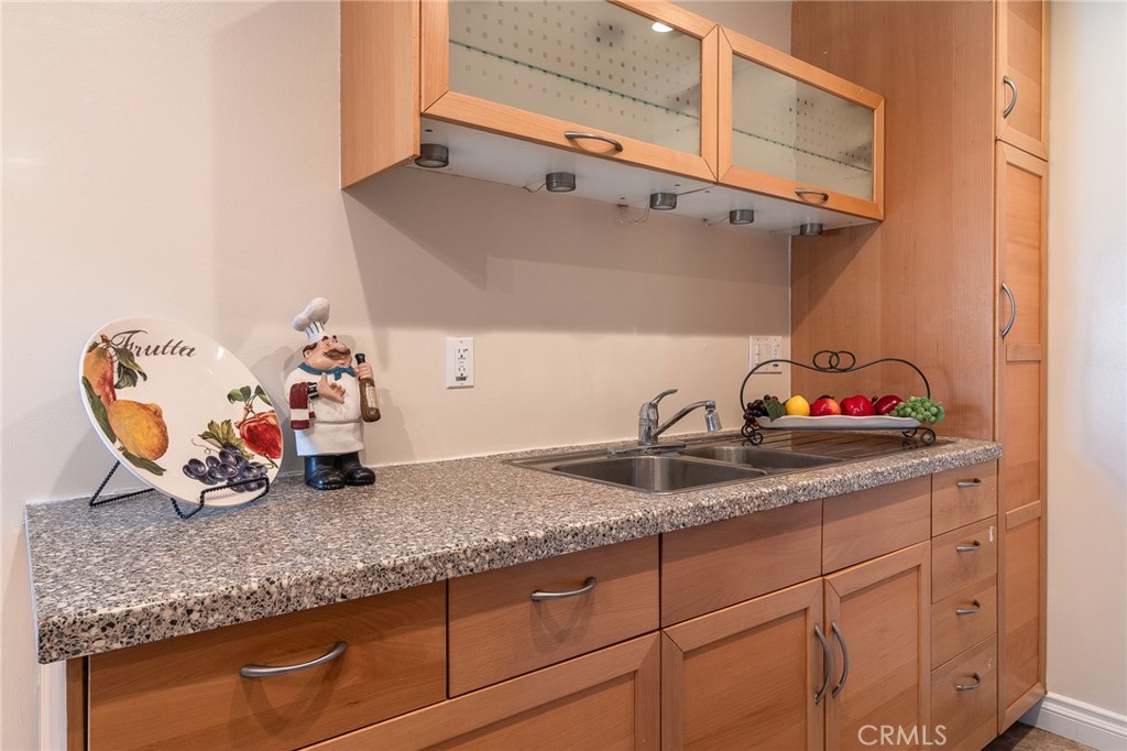 408 E Civic Center Drive 302