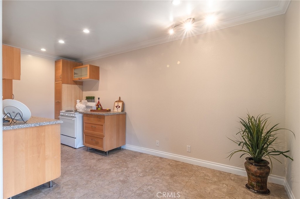 408 E Civic Center Drive 302