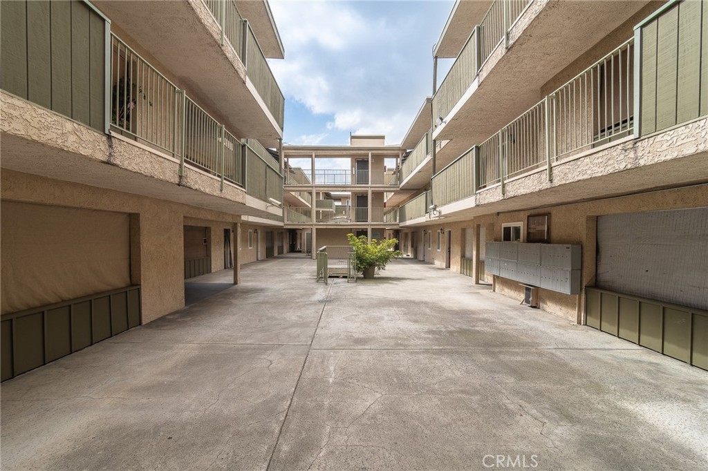 408 E Civic Center Drive 302