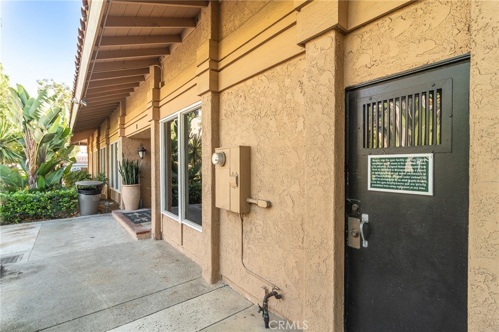 1101 W Macarthur Boulevard 304