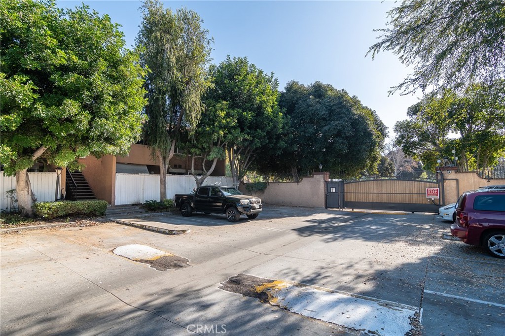 1101 W Macarthur Boulevard 304