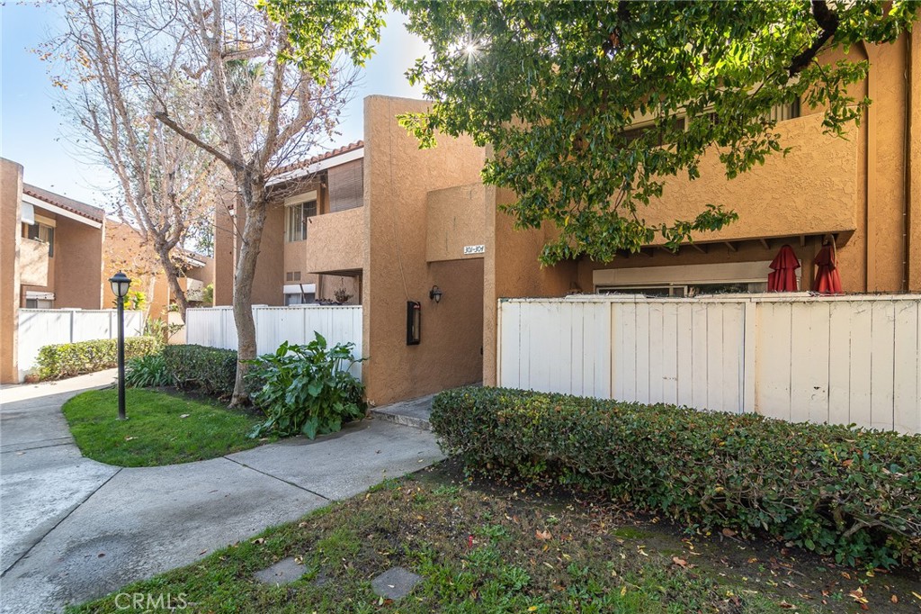 1101 W Macarthur Boulevard 304