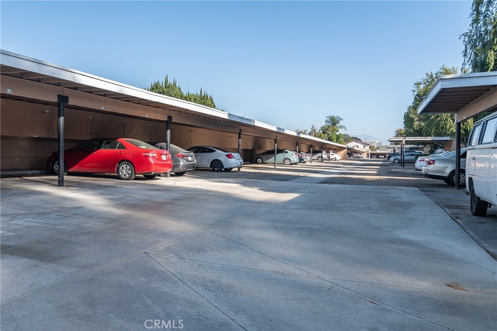 1101 W Macarthur Boulevard 304