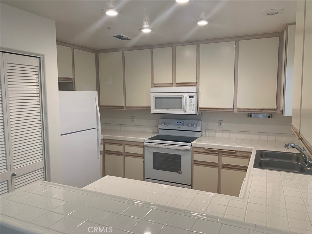 2960 Champion Way 2711