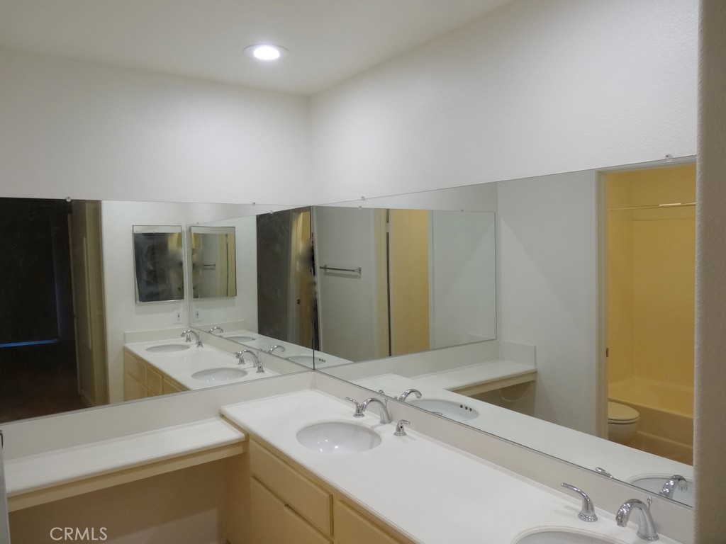 2960 Champion Way 2711