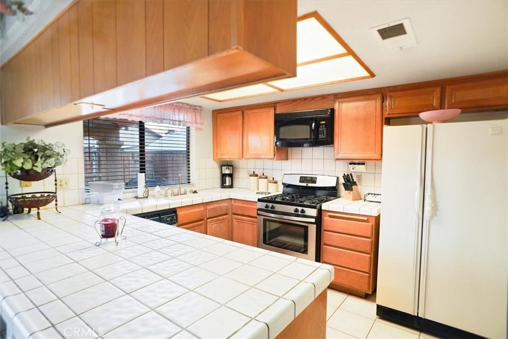 1614 E Lingard Street