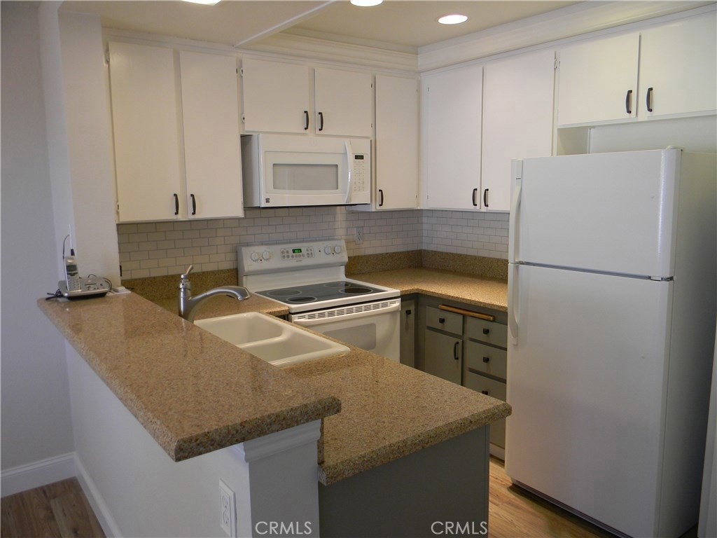 26146 Los Viveros 245