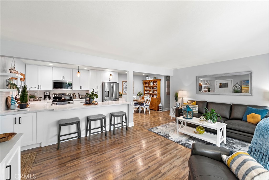 2329 Via Mariposa W A