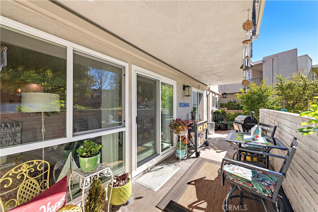 2329 Via Mariposa W A