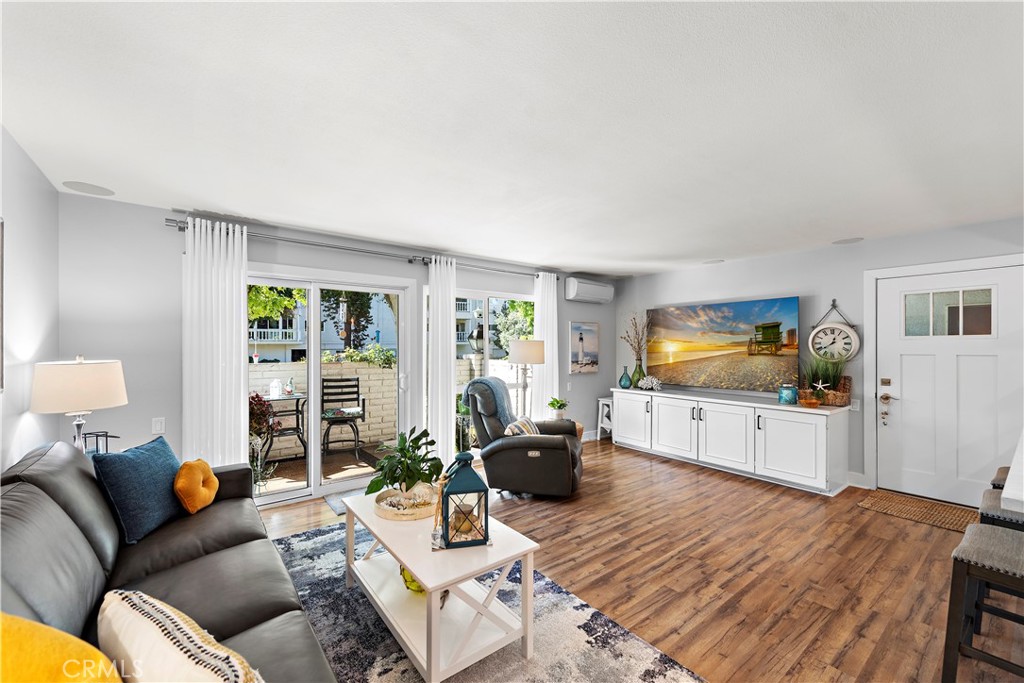 2329 Via Mariposa W A