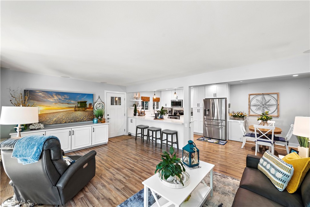 2329 Via Mariposa W A