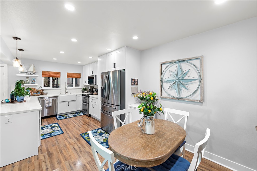 2329 Via Mariposa W A