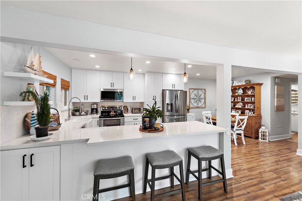 2329 Via Mariposa W A