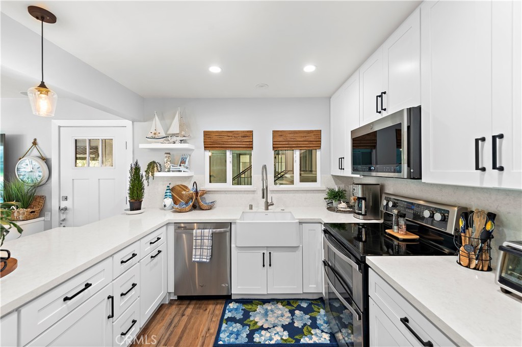 2329 Via Mariposa W A