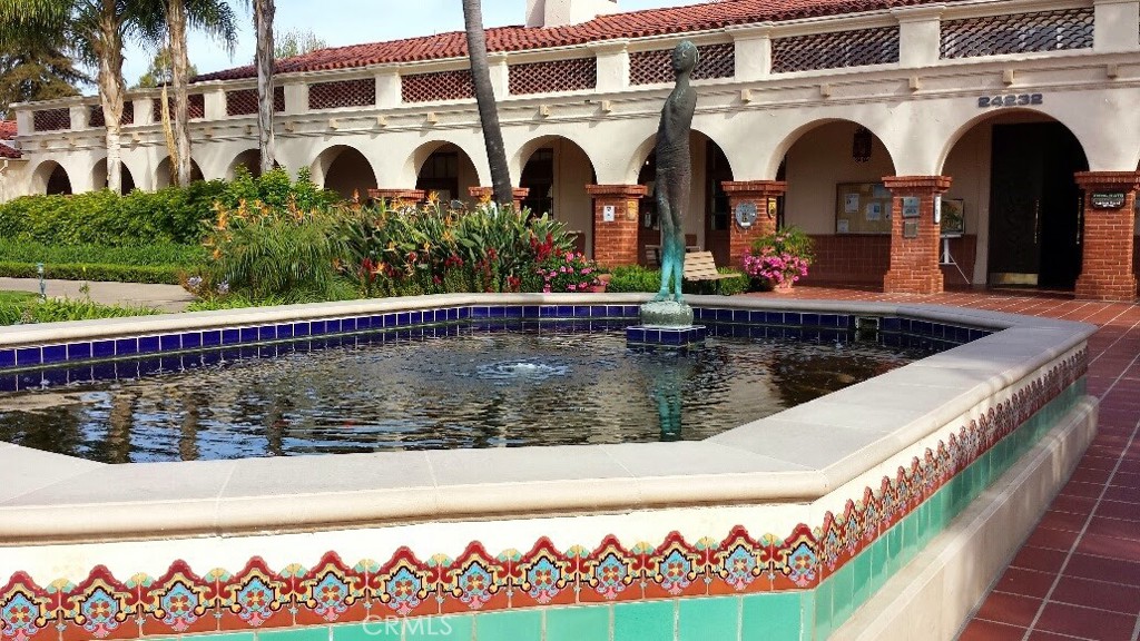 2329 Via Mariposa W A