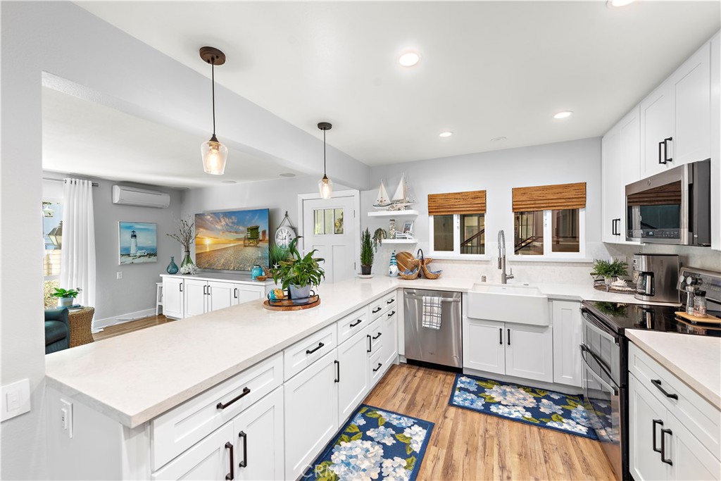 2329 Via Mariposa W A